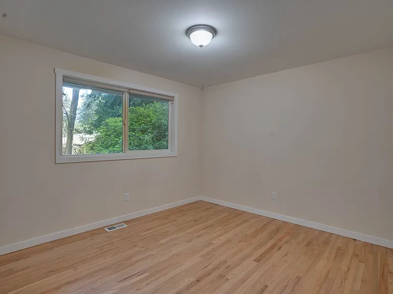 18038 1st Ave NE — Photo 12