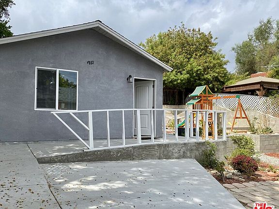 2nd image of 4853 Canoga Ave