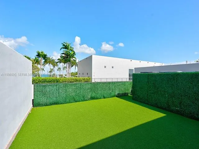 1000 Venetian Way #105 — Photo 14