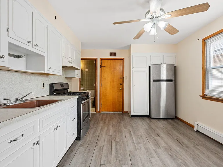 39 W 51st St #3 — Photo 7
