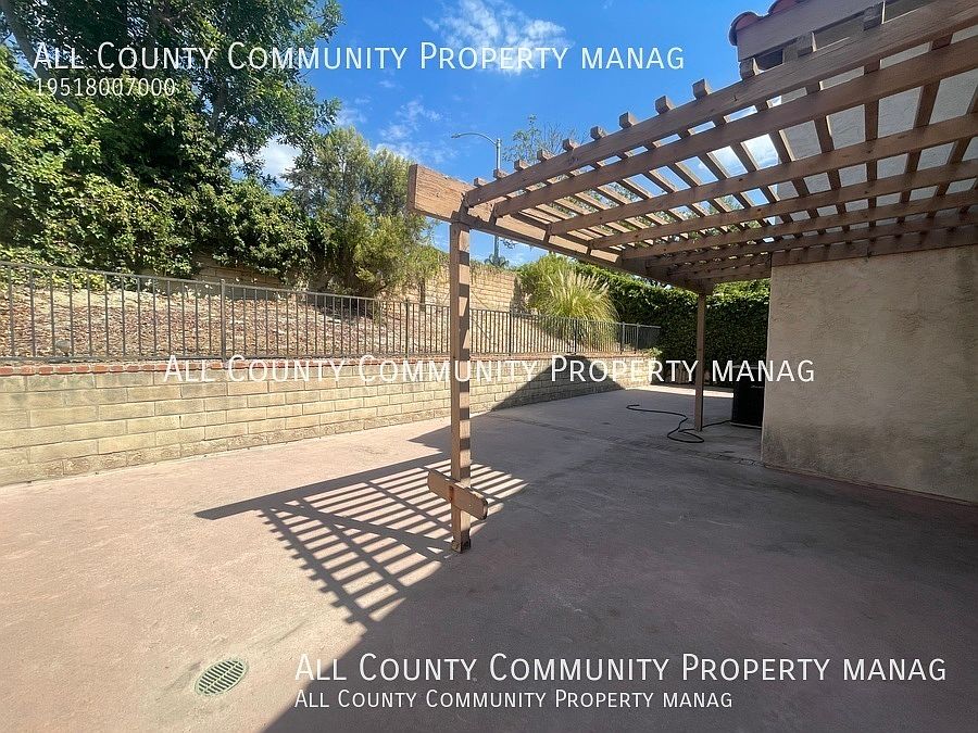 1st image of 1541 Madrid Dr