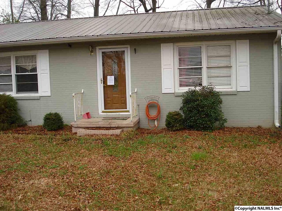 1st image of 903 Garden Dr