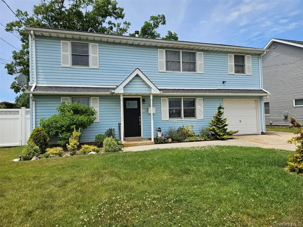 161 Arlyn Drive W, Massapequa, NY 11758