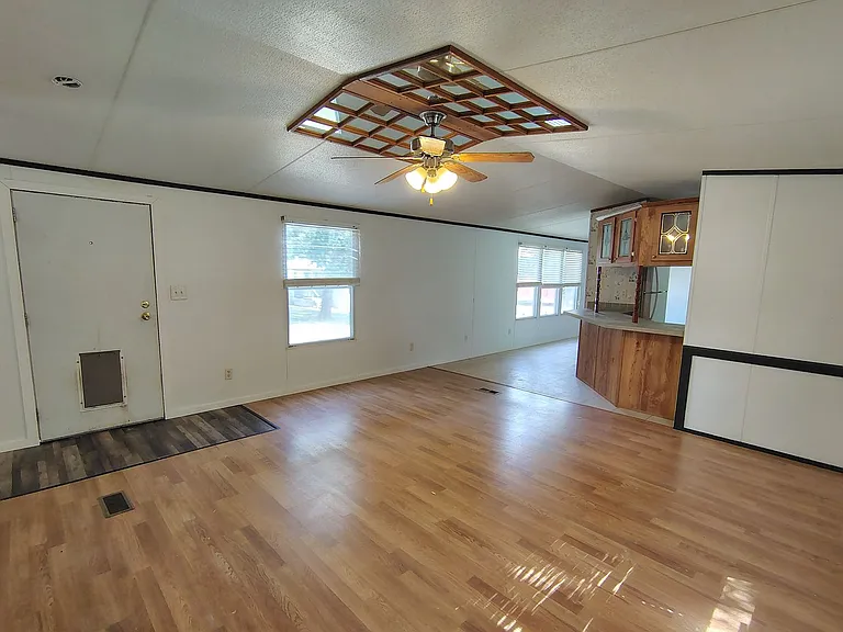 225 Community Dr #2 — Photo 4
