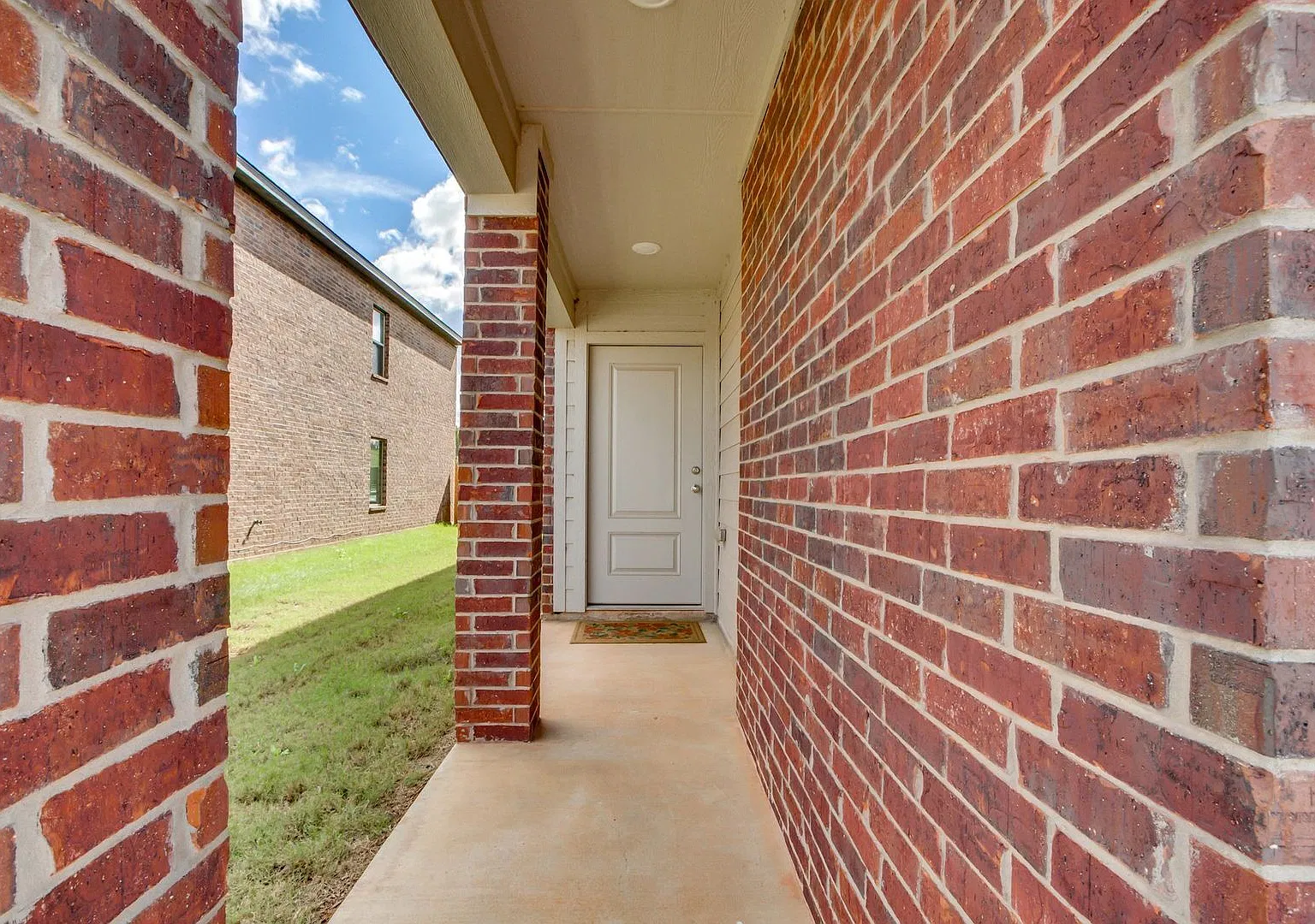 Four bed house in Parkway Square, Edmond schools — Photo 3