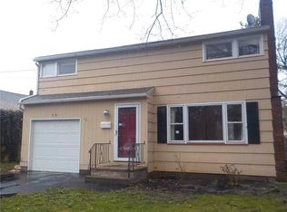 25 Stonehenge Rd, Rochester, NY 14609