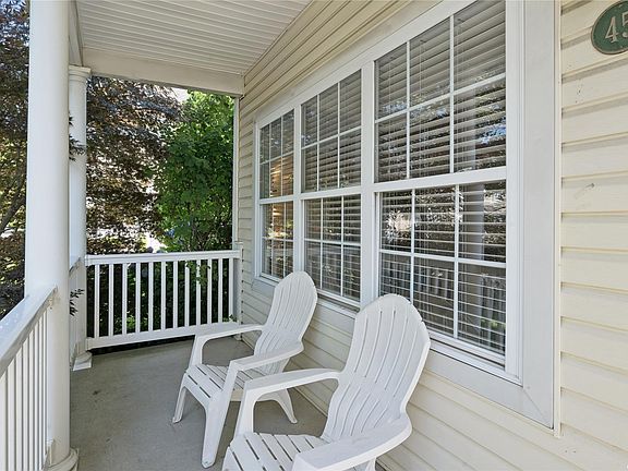 3rd image of 45 Paddington Cir