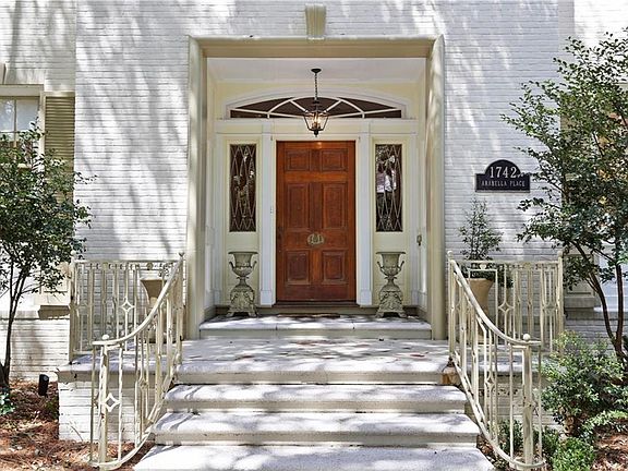 4th image of 1742 Arabella St