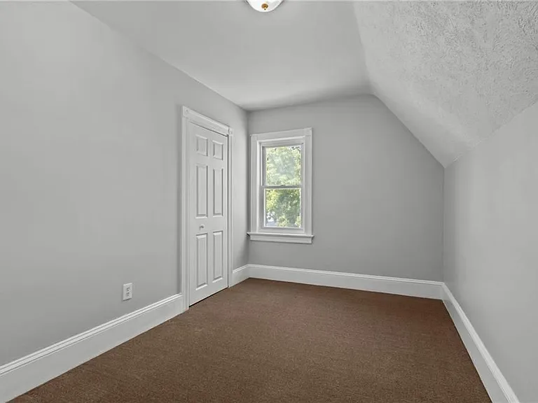 9 Gardner Ave — Photo 22