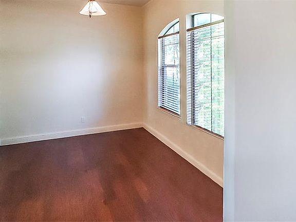 5th image of 208 Country Lakes Dr