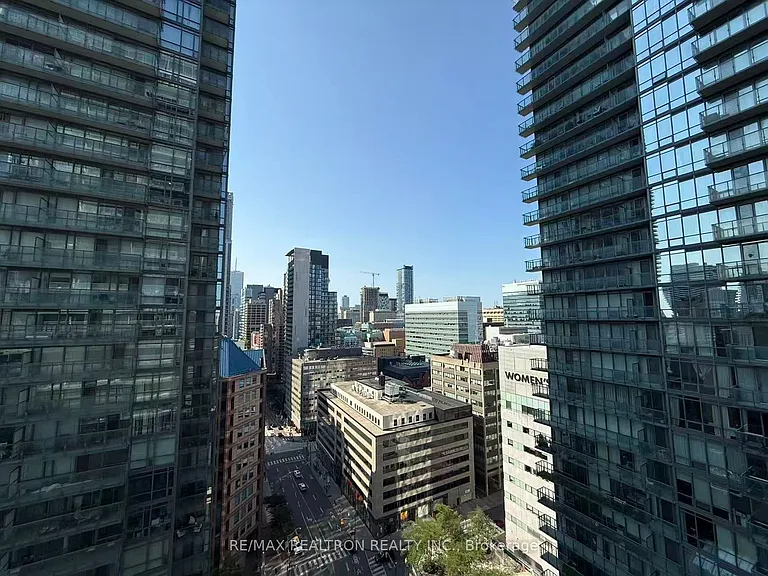 37 Grosvenor St #2002 — Photo 21