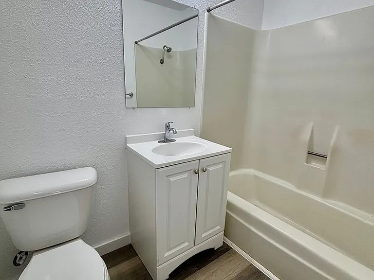 Cedar Crest Apartments — Photo 24