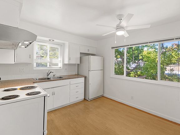 4th image of 1117 Oakmont Dr #D