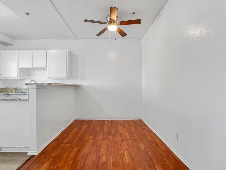 Highland Villa Apartments — Photo 36