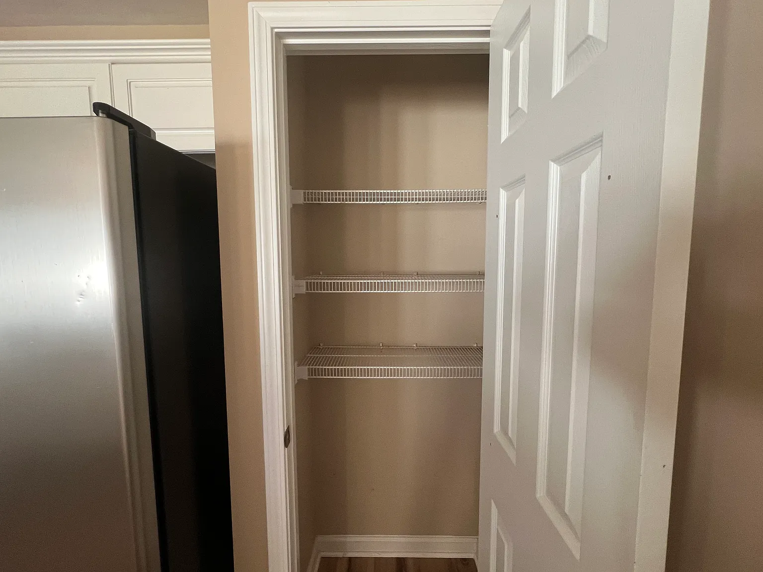 3 bed, 2.5 bath, 2437 sqft, $2,300 — Photo 3