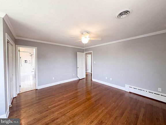 4th image of 494 Walton St