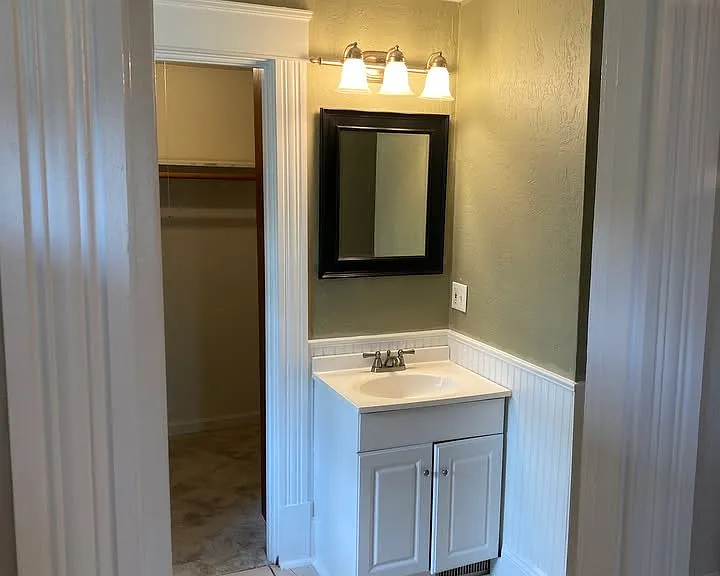 bathroom (new floor not seen here)