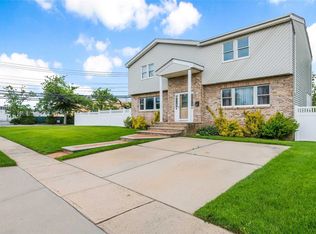 149 Wrights Ln, Oceanside, NY 11572