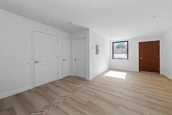 Rented by NY Space Finders Inc. | media 4