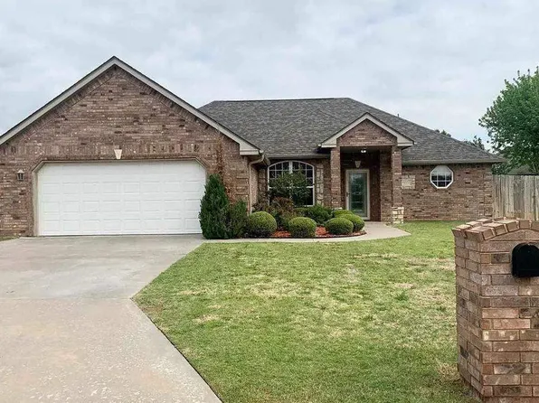 1115 Alma Dr, Elgin, OK 73538