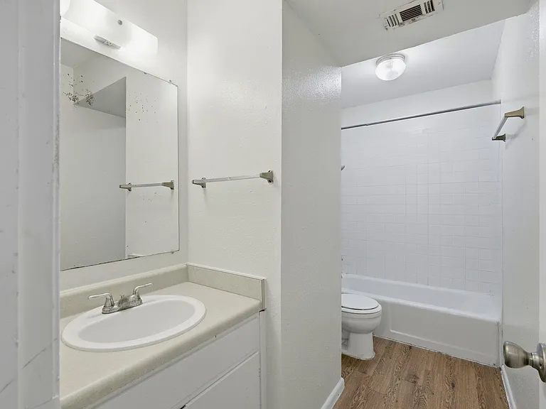 2319 Greenfield Pkwy #103 — Photo 14