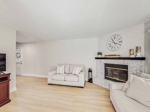 3rd image of 432 Kensington Ct