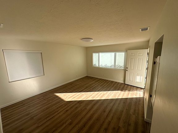 4th image of 820 E Cypress St APT B