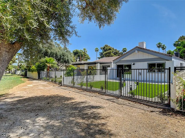 2999 Bel Air Dr — Photo 40