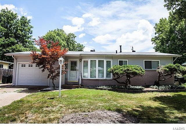1st image of 870 Gladiola Dr