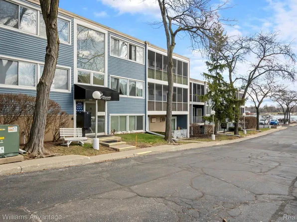 2419 Riverside Dr APT 206, Trenton, MI 48183