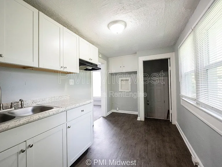 1118 King Ave — Photo 7
