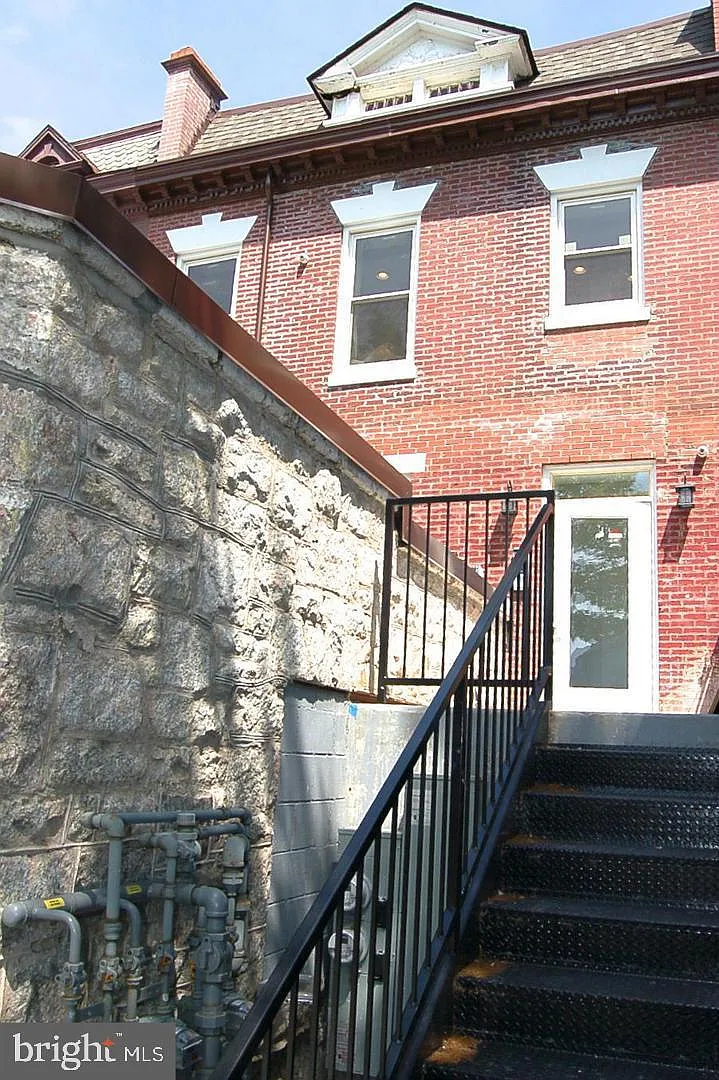 1 bed, 1.0 bath, 580 sqft, $1,850 — Photo 2