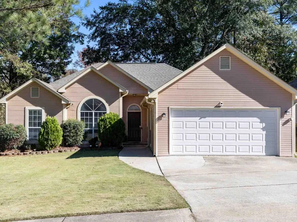 162 Saint Charles Dr, Helena, AL 35080