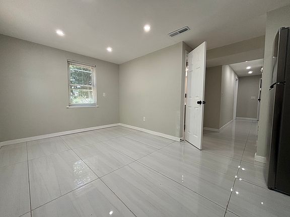 2nd image of 64 Chamberlain St #12