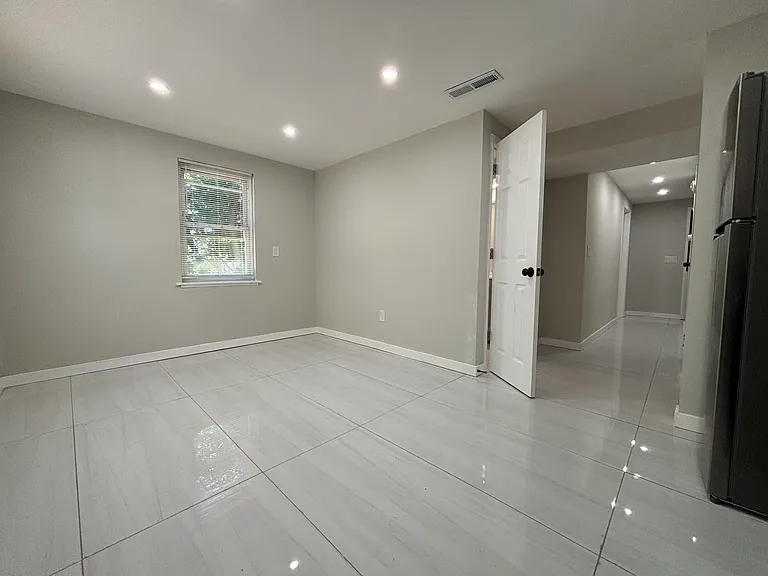 64 Chamberlain St #12 — Photo 2