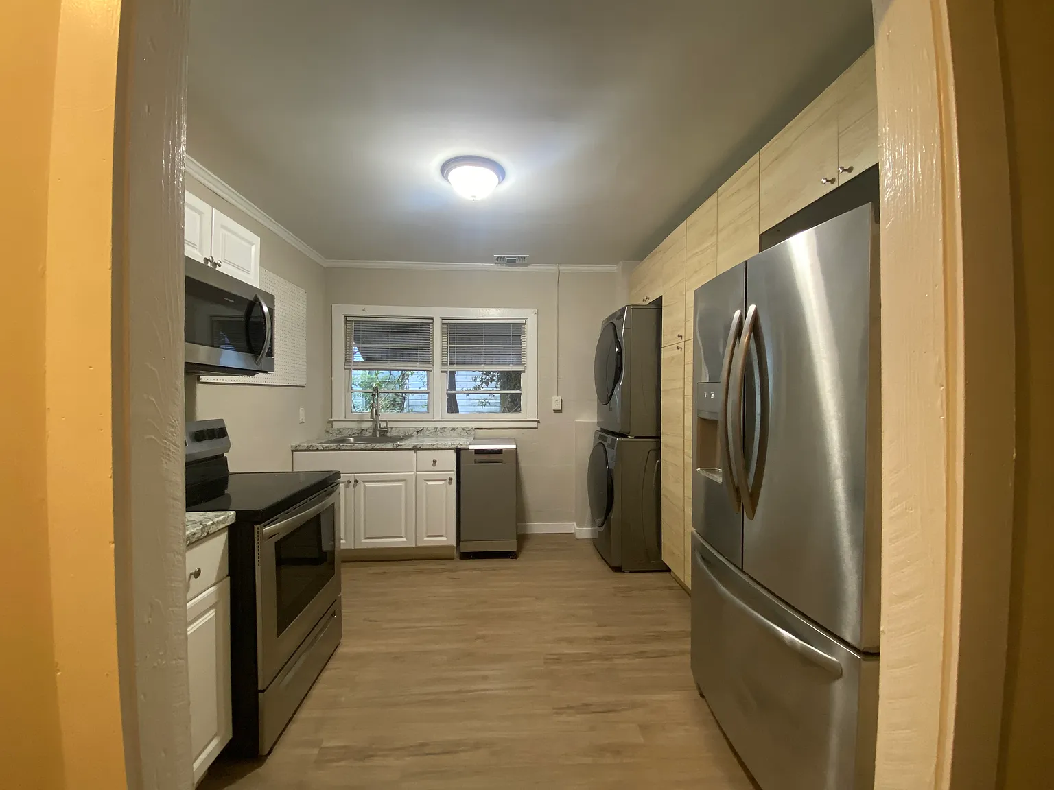 2 bed, 800 sqft, $1,700 — Photo 1