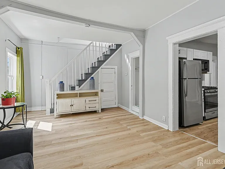 181 Hale St — Photo 7