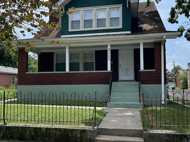 2352 W Madison St — Photo 1