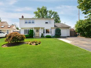 56 Old Farm Rd, Levittown, NY 11756