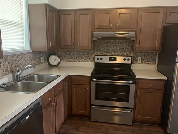 3rd image of 105 16th Ave S #A-b