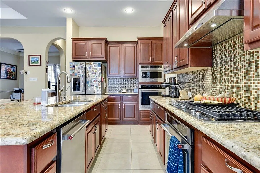 4 bed, 3.5 bath, 3169 sqft, $3,300 — Photo 4