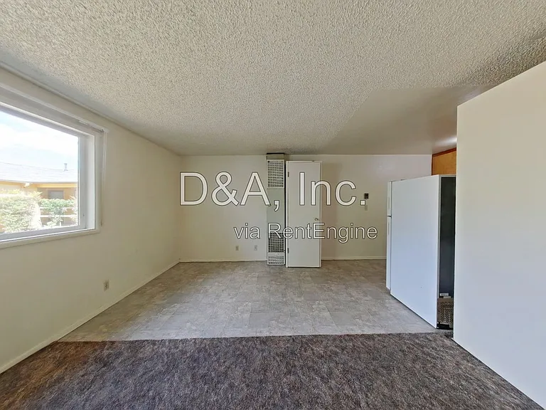 437 SW 9th St — Photo 2