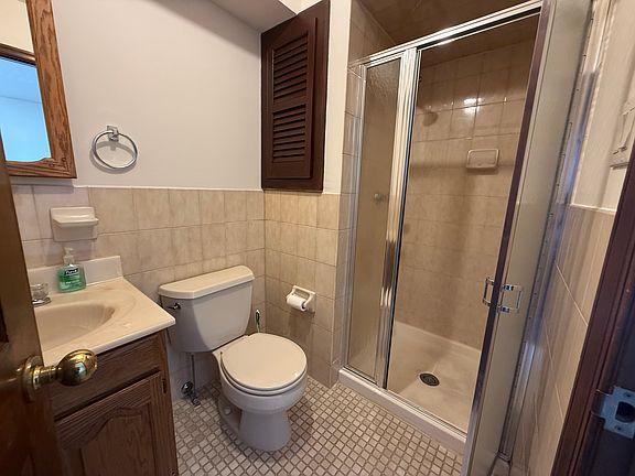 3rd image of 551 Valley Rd APT 2