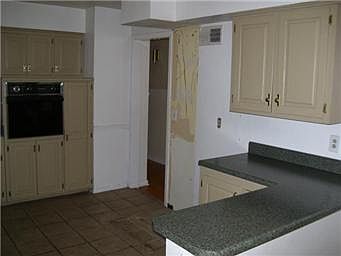 5th image of 6827 NW Park Plaza Dr