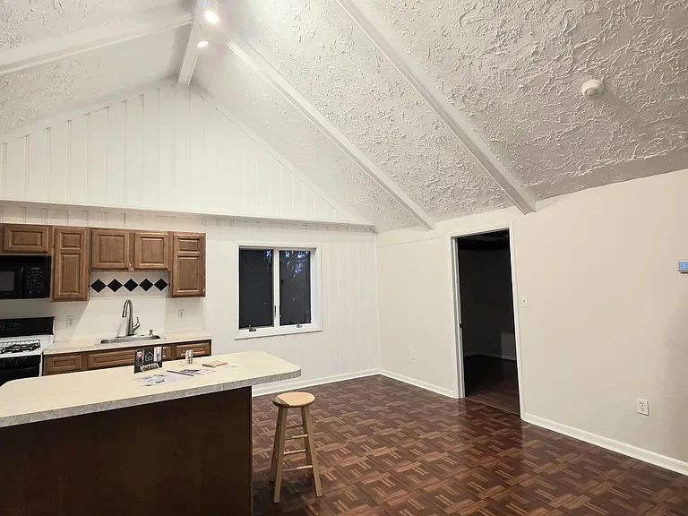 55 Cottage Pl #B — Photo 4