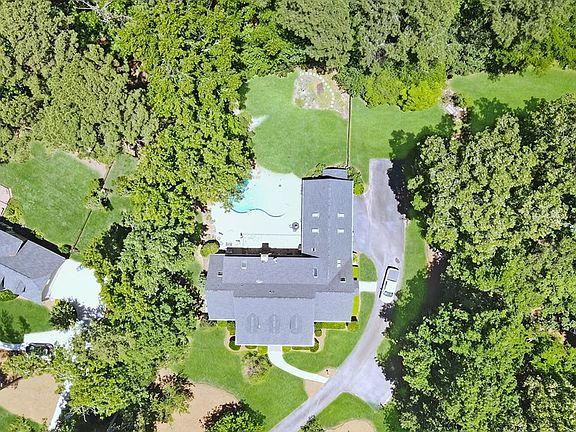 5th image of 239 Brookfield Dr