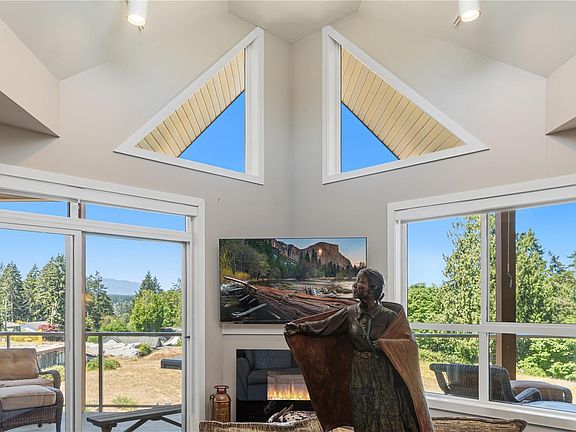 5th image of 439 College Rd #302