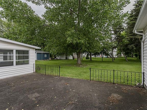 5th image of 39 Fairview Dr