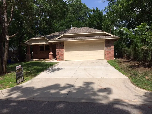 1523 Morland Ave — Photo 1