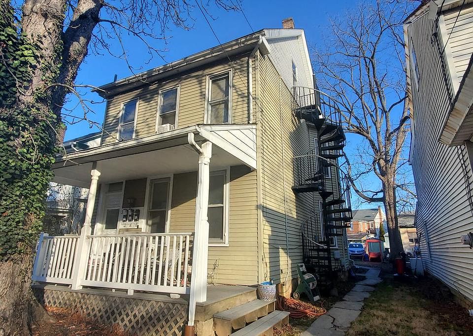 1st image of 33 Beech St